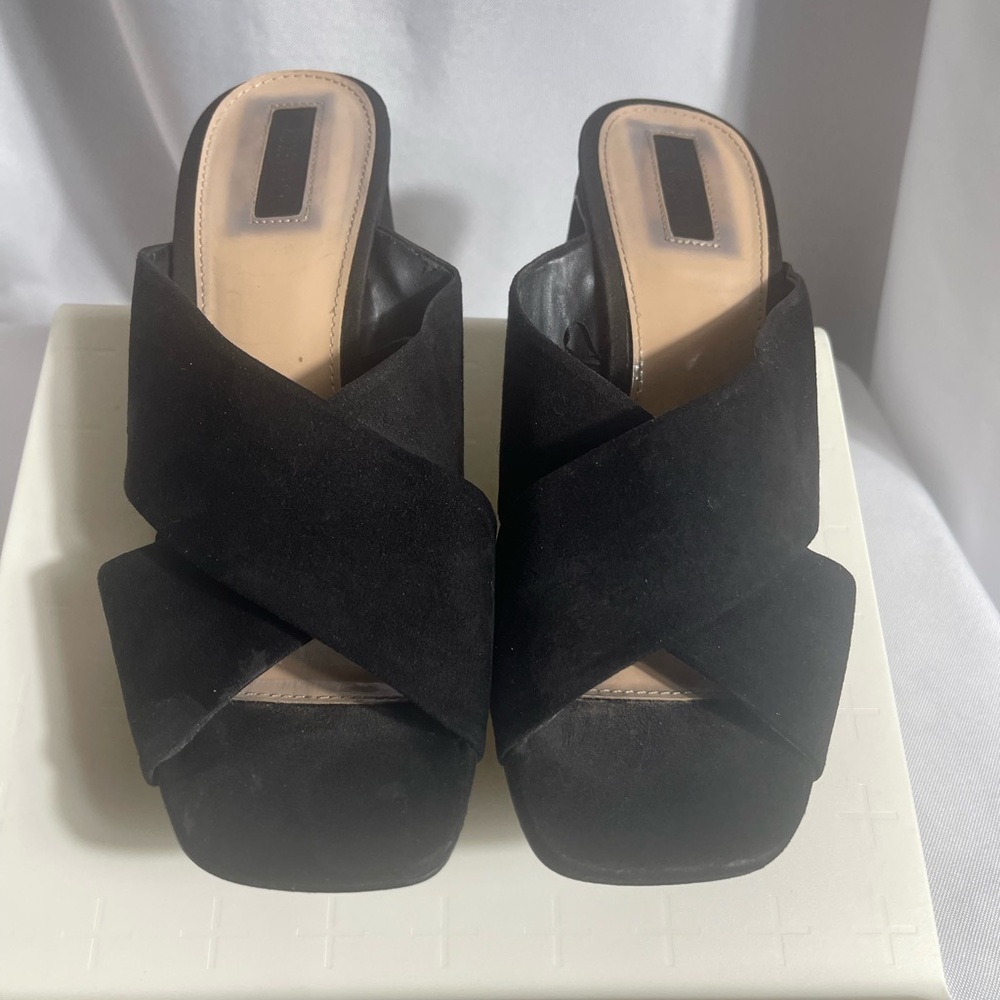Forever 21 Black Women's Size 8.5 Slides Sandals 4” Heel Preloved Faux Suede